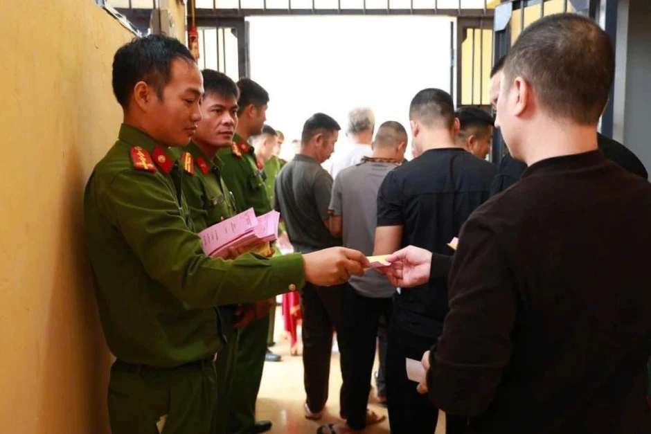 Ngày hội non sông của những cử tri "ở trong hoàn cảnh đặc biệt" Ngày hội non sông của những cử tri "ở trong hoàn cảnh đặc biệt"