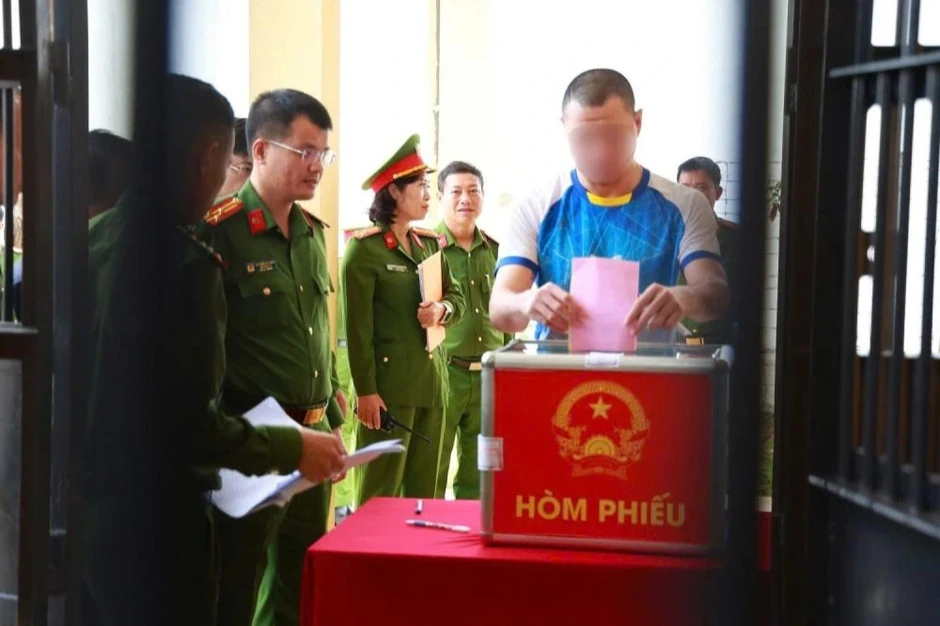 Ngày hội non sông của những cử tri "ở trong hoàn cảnh đặc biệt" Ngày hội non sông của những cử tri "ở trong hoàn cảnh đặc biệt"