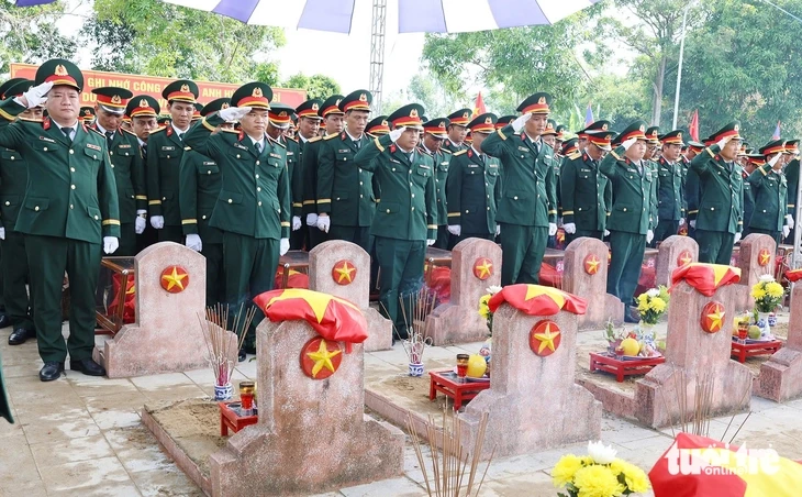 Nghệ An an táng 80 hài cốt liệt sĩ hy sinh ở Lào Nghệ An an táng 80 hài cốt liệt sĩ hy sinh ở Lào