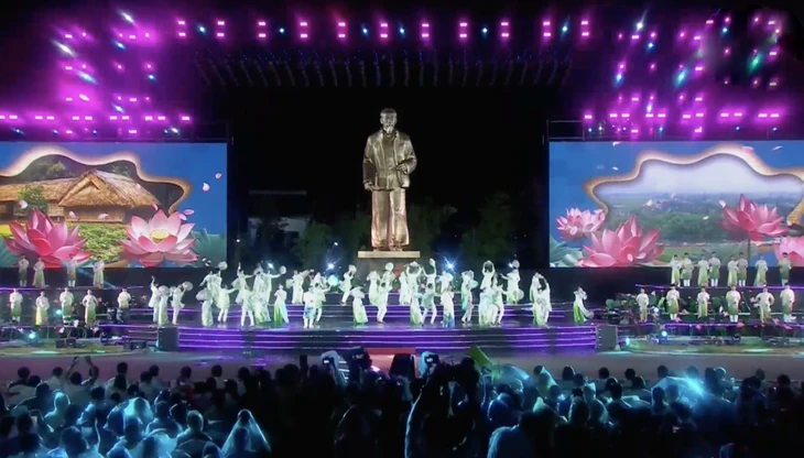 Nghệ An khai hội Làng Sen, lan tỏa khát vọng phát triển Nghệ An khai hội Làng Sen, lan tỏa khát vọng phát triển