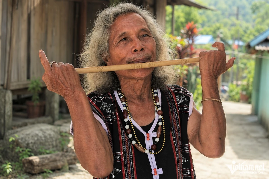 Nghe tiếng “sáo tỏ tình” giữa đại ngàn của người Cơ Tu Nghe tiếng “sáo tỏ tình” giữa đại ngàn của người Cơ Tu