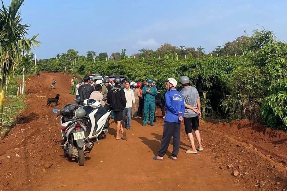 Nghi án sát hại bé gái 12 tuổi rồi ném thi thể xuống giếng Nghi án sát hại bé gái 12 tuổi rồi ném thi thể xuống giếng
