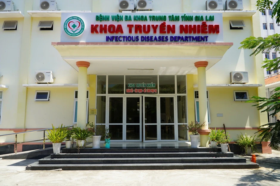 Nghi ngộ độc sau khi ăn bánh mì ở Quy Nhơn: Chủ tiệm cũng nhập viện Nghi ngộ độc sau khi ăn bánh mì ở Quy Nhơn: Chủ tiệm cũng nhập viện