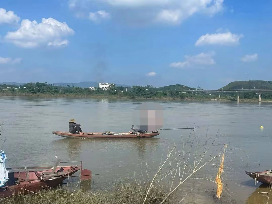 Nghi vấn lật thuyền trên sông Lam khiến 2 vợ chồng mất tích Nghi vấn lật thuyền trên sông Lam khiến 2 vợ chồng mất tích