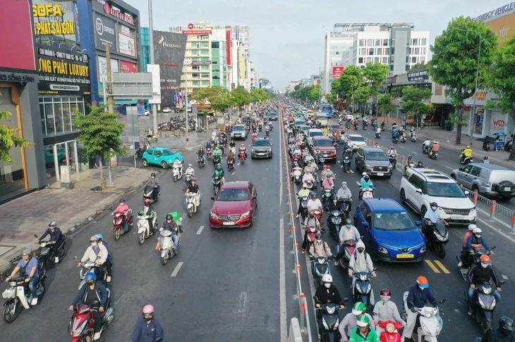 Nghĩ về cái 'gan' trên đường Cộng Hòa Nghĩ về cái 'gan' trên đường Cộng Hòa