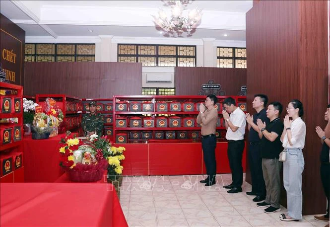Nghĩa tình đồng đội tại Công viên Lê Thị Riêng Nghĩa tình đồng đội tại Công viên Lê Thị Riêng