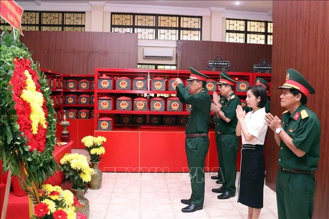 Nghĩa tình đồng đội tại Công viên Lê Thị Riêng Nghĩa tình đồng đội tại Công viên Lê Thị Riêng