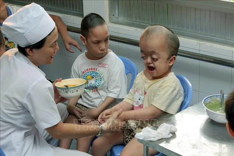 Nghĩa tình, trách nhiệm chung tay xoa dịu nỗi đau da cam Nghĩa tình, trách nhiệm chung tay xoa dịu nỗi đau da cam