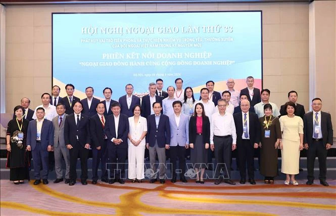 Ngoại giao đồng hành cùng doanh nghiệp, mở rộng không gian phát triển cho Việt Nam Ngoại giao đồng hành cùng doanh nghiệp, mở rộng không gian phát triển cho Việt Nam