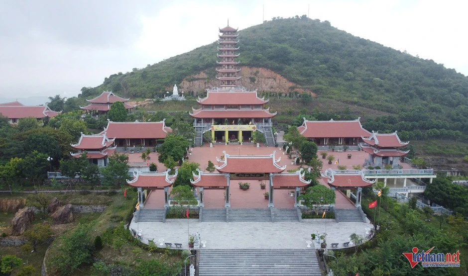 Ngôi chùa linh thiêng nắm giữ 4 kỷ lục Việt Nam Ngôi chùa linh thiêng nắm giữ 4 kỷ lục Việt Nam