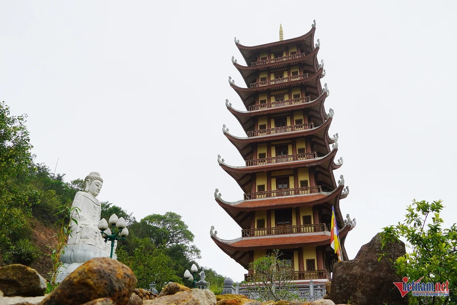 Ngôi chùa linh thiêng nắm giữ 4 kỷ lục Việt Nam Ngôi chùa linh thiêng nắm giữ 4 kỷ lục Việt Nam