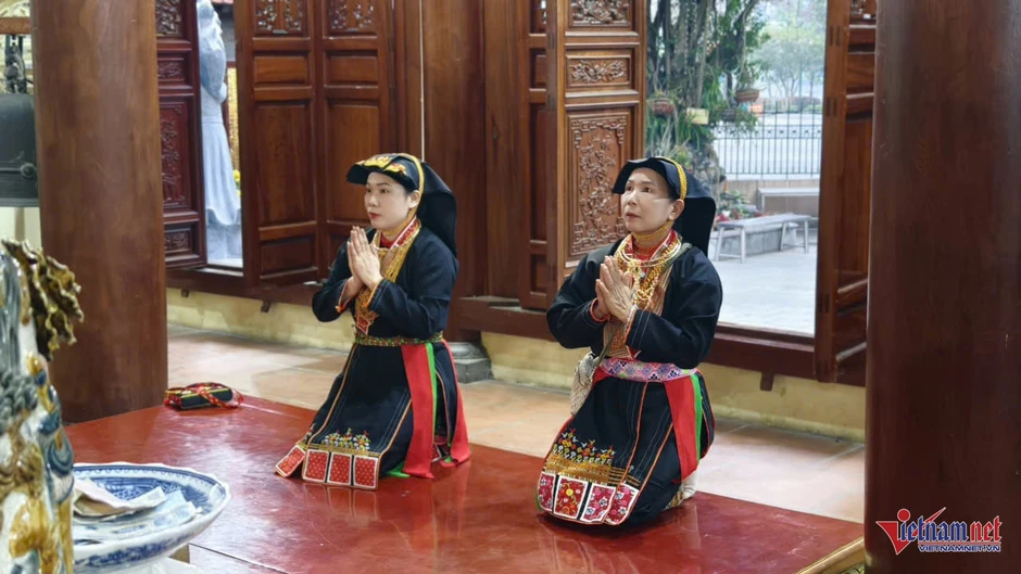 Ngôi đền ở Lào Cai có cột mốc quốc gia nằm trong khuôn viên Ngôi đền ở Lào Cai có cột mốc quốc gia nằm trong khuôn viên