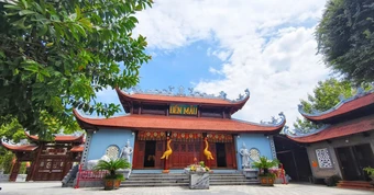 Ngôi đền ở Lào Cai có cột mốc quốc gia nằm trong khuôn viên