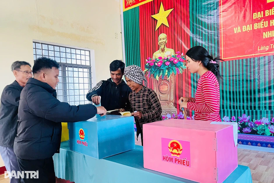 Ngôi làng đặc biệt ở biên giới trong ngày bầu cử Ngôi làng đặc biệt ở biên giới trong ngày bầu cử