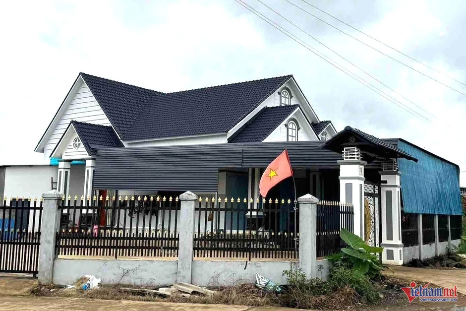 Ngôi làng Dao Đỏ vùng biên có hơn 60 căn nhà tiền tỷ Ngôi làng Dao Đỏ vùng biên có hơn 60 căn nhà tiền tỷ