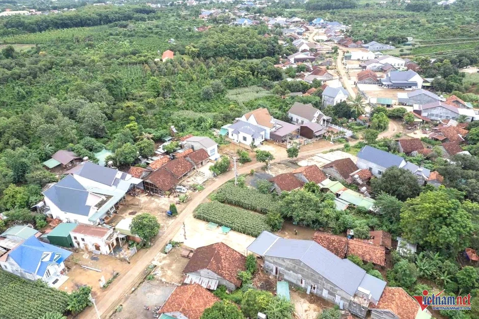 Ngôi làng Dao Đỏ vùng biên có hơn 60 căn nhà tiền tỷ Ngôi làng Dao Đỏ vùng biên có hơn 60 căn nhà tiền tỷ