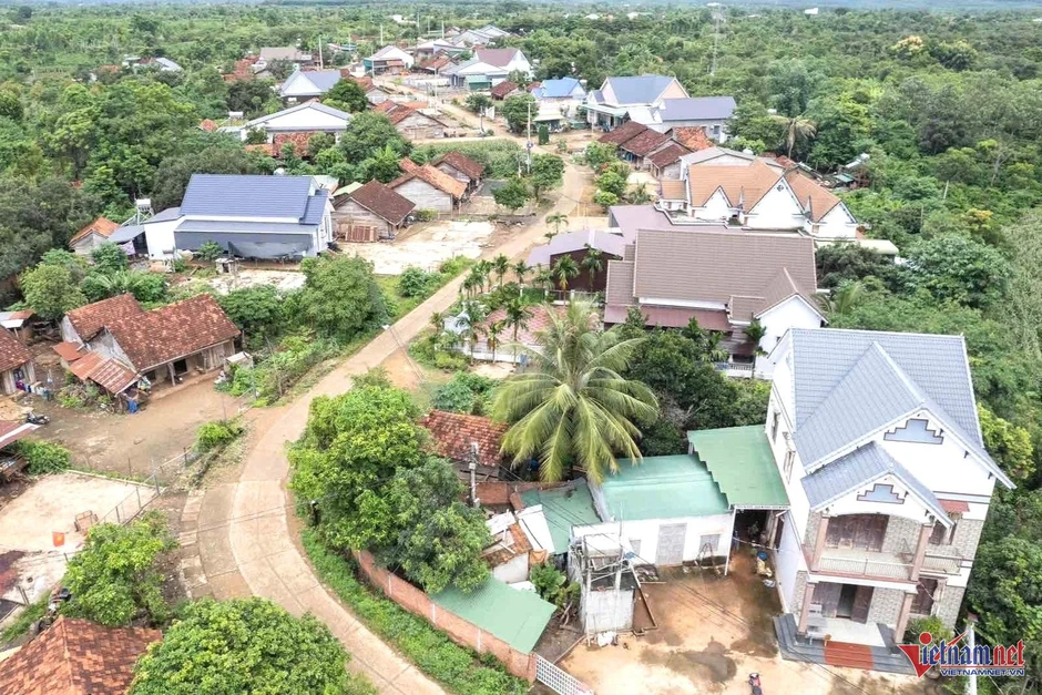 Ngôi làng Dao Đỏ vùng biên có hơn 60 căn nhà tiền tỷ Ngôi làng Dao Đỏ vùng biên có hơn 60 căn nhà tiền tỷ