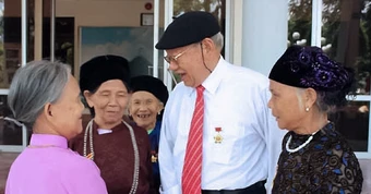 Ngọn lửa đại đoàn kết giữa miền đá xám
