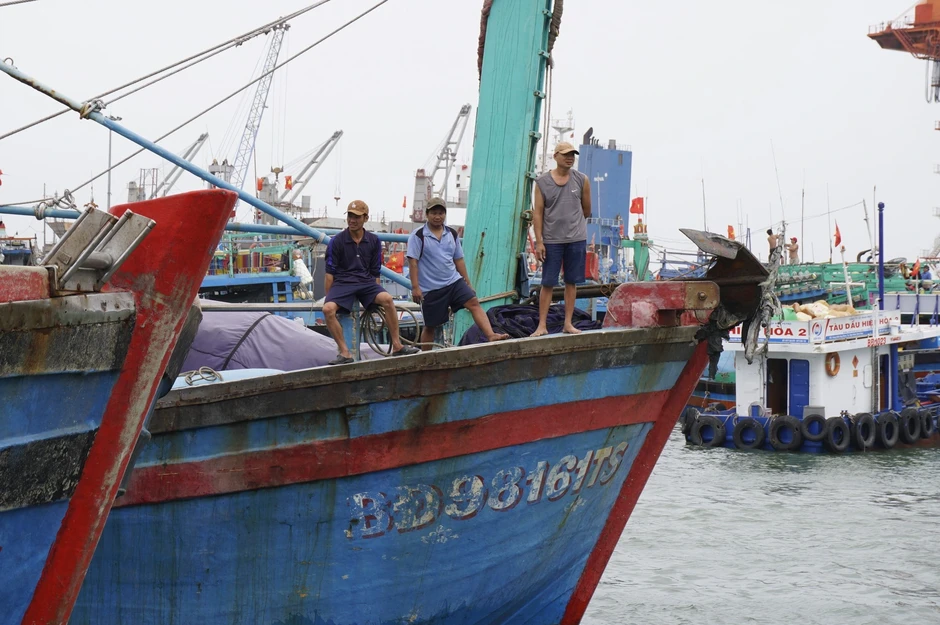 Ngư dân hoãn ra khơi, ở lại bờ chờ bầu cử chọn người xứng đáng Ngư dân hoãn ra khơi, ở lại bờ chờ bầu cử chọn người xứng đáng