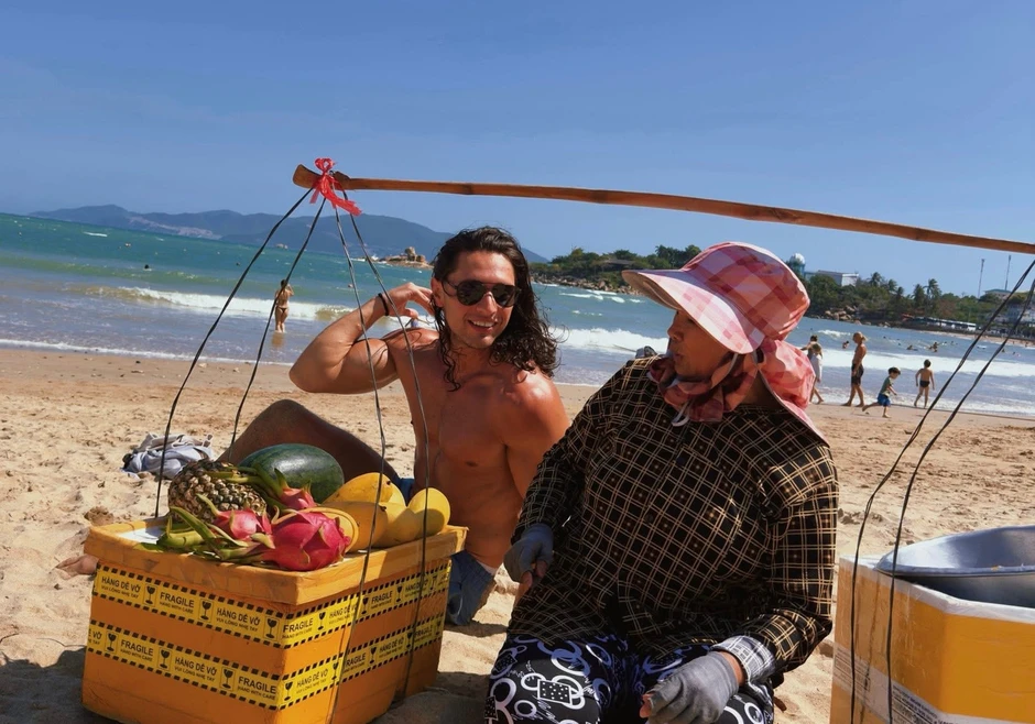 Người bán hàng rong ở Nha Trang gây sốt toàn cầu Người bán hàng rong ở Nha Trang gây sốt toàn cầu