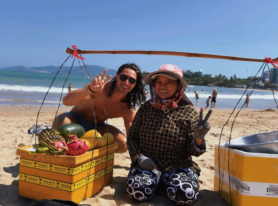 Người bán hàng rong ở Nha Trang gây sốt toàn cầu Người bán hàng rong ở Nha Trang gây sốt toàn cầu