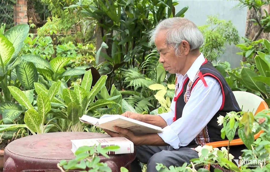 Người bảo vệ kho tàng sử thi Tây Nguyên