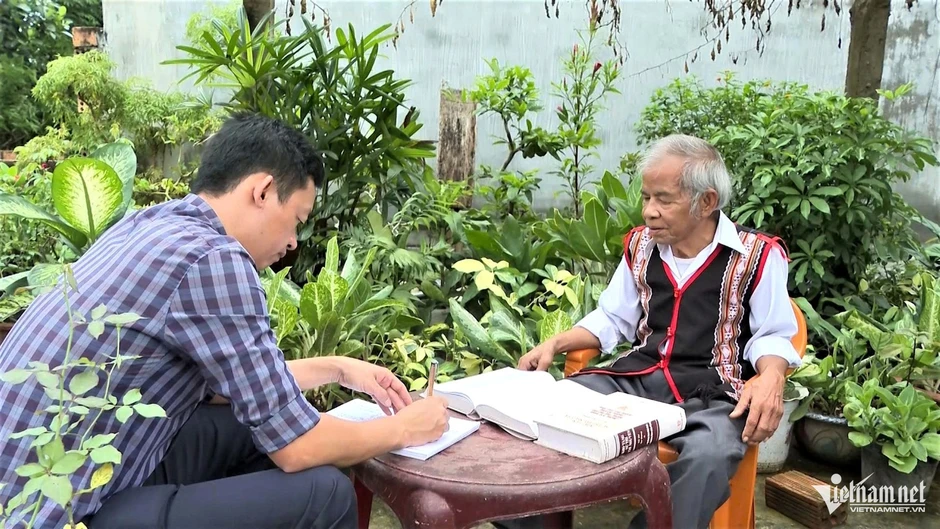 Người bảo vệ kho tàng sử thi Tây Nguyên