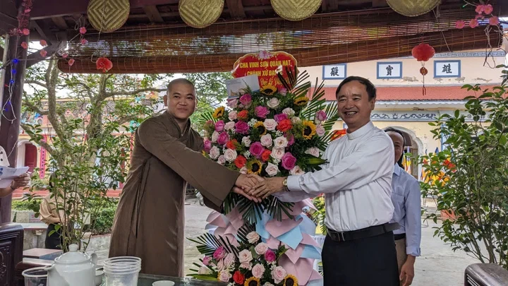 Người cán bộ thuộc nằm lòng giáo lý để gần người theo đạo Người cán bộ thuộc nằm lòng giáo lý để gần người theo đạo