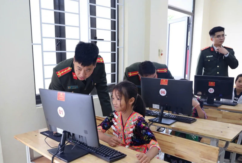 Người chỉ huy trẻ giữ vững “mạch tham mưu” bằng bản lĩnh và trí tuệ Người chỉ huy trẻ giữ vững “mạch tham mưu” bằng bản lĩnh và trí tuệ