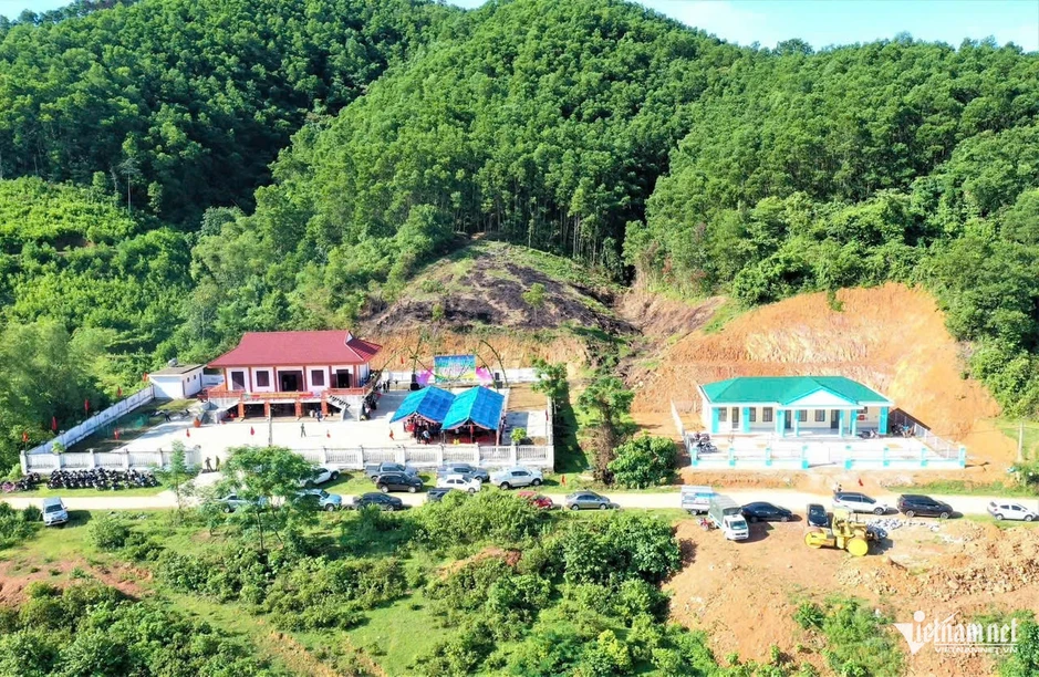 Người Chứt sau 3 thập kỉ: Từ bán trâu đổi rượu đến thu nhập hàng chục triệu đồng Người Chứt sau 3 thập kỉ: Từ bán trâu đổi rượu đến thu nhập hàng chục triệu đồng