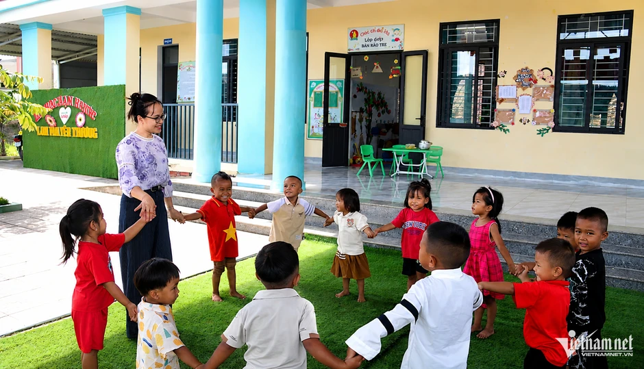 Người Chứt sau 3 thập kỉ:Từ bán trâu đổi rượu đến thu nhập hàng chục triệu đồng Người Chứt sau 3 thập kỉ:Từ bán trâu đổi rượu đến thu nhập hàng chục triệu đồng