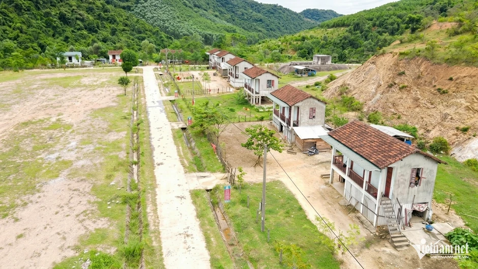 Người Chứt sau 3 thập kỉ:Từ bán trâu đổi rượu đến thu nhập hàng chục triệu đồng Người Chứt sau 3 thập kỉ:Từ bán trâu đổi rượu đến thu nhập hàng chục triệu đồng