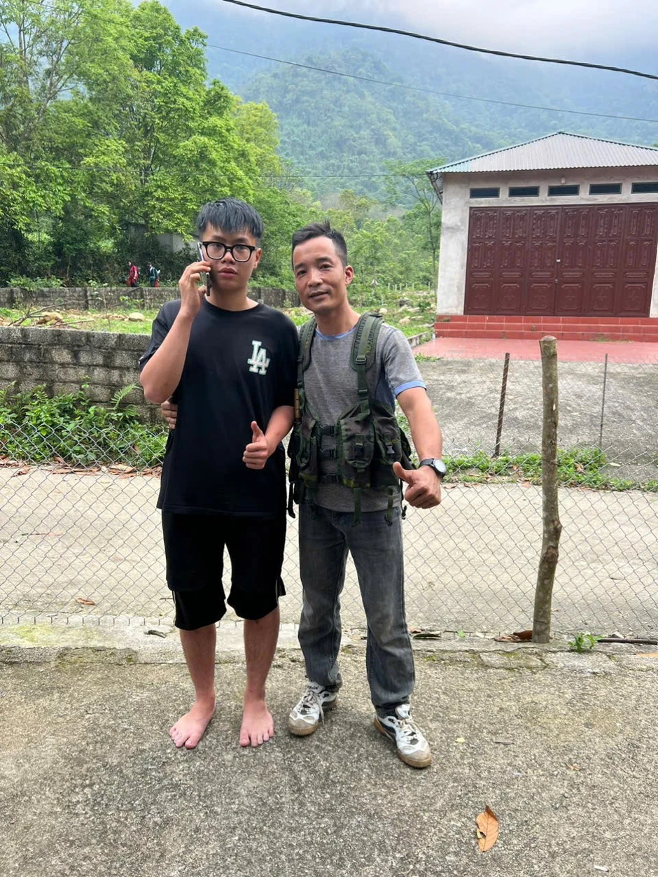 Người dẫn đường kể lại hành trình tìm thấy nam sinh lạc rừng Tam Đảo Người dẫn đường kể lại hành trình tìm thấy nam sinh lạc rừng Tam Đảo