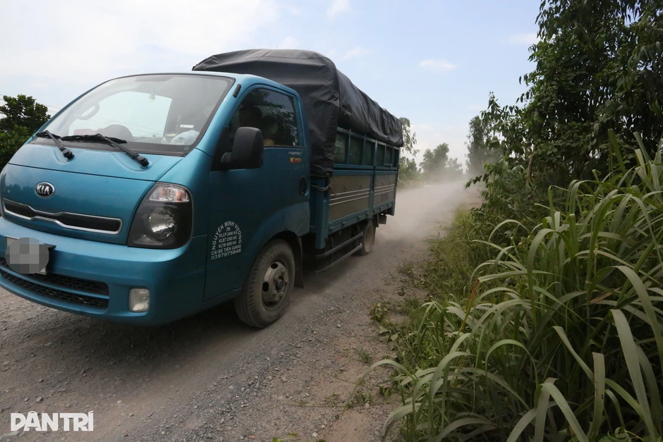 Người dân khổ sở vì tuyến đường trải đá dang dở, bụi mù mịt ở Tây Ninh Người dân khổ sở vì tuyến đường trải đá dang dở, bụi mù mịt ở Tây Ninh