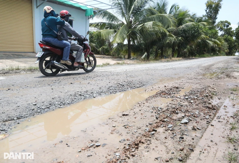 Người dân khổ sở vì tuyến đường trải đá dang dở, bụi mù mịt ở Tây Ninh Người dân khổ sở vì tuyến đường trải đá dang dở, bụi mù mịt ở Tây Ninh