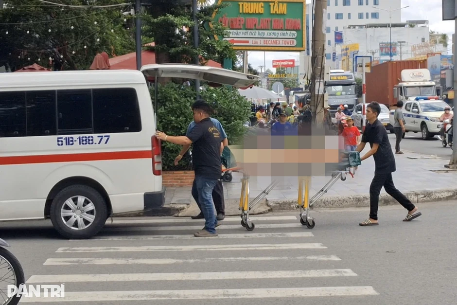 Người đàn ông bán vé số đi vào gầm xe đầu kéo, bị cán tử vong ở TPHCM Người đàn ông bán vé số đi vào gầm xe đầu kéo, bị cán tử vong ở TPHCM