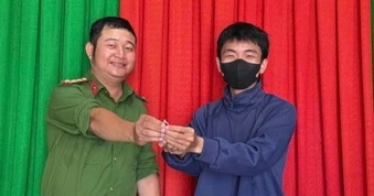 Người đàn ông đánh rơi nhẫn kim cương khi đi siêu thị ở Lâm Đồng