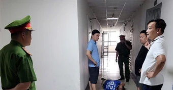 Người đàn ông kể phút bị đánh vì nhắc việc đeo rọ mõm cho chó tại chung cư ở Hà Nội