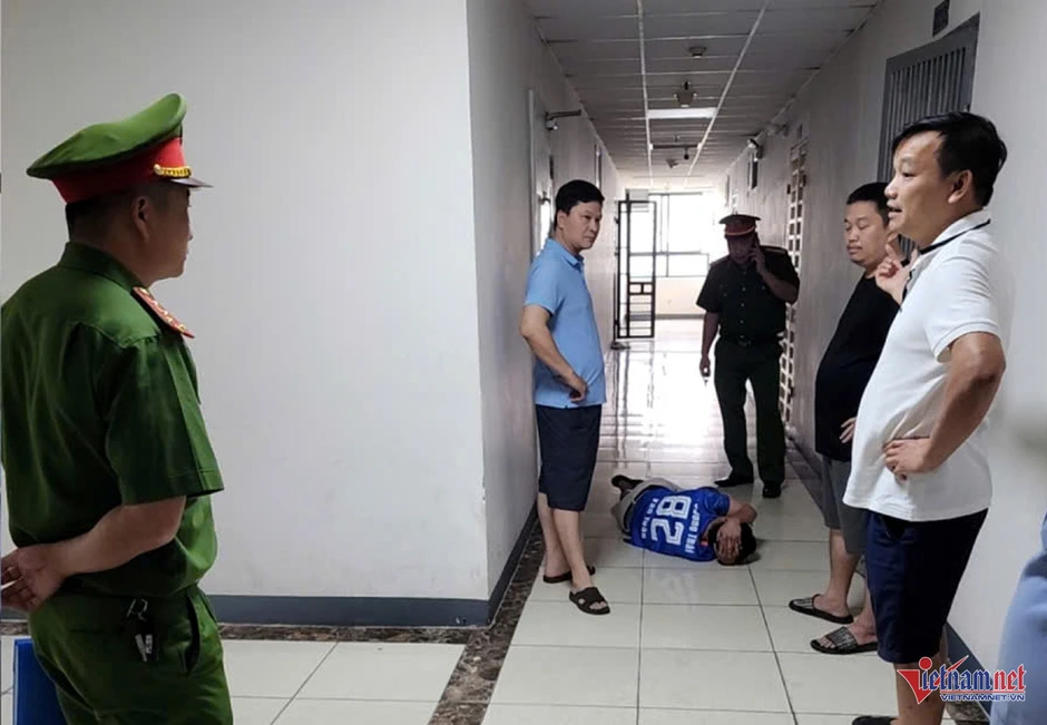 Người đàn ông kể phút bị hành hung vì nhắc chó không đeo rọ mõm tại chung cư Người đàn ông kể phút bị hành hung vì nhắc chó không đeo rọ mõm tại chung cư