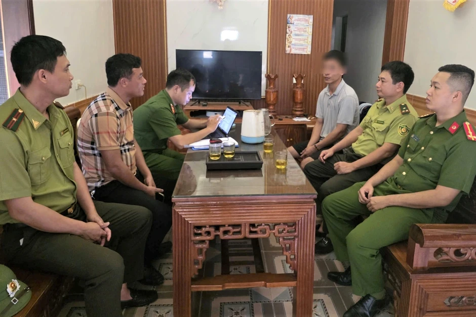 Người đàn ông khoe video săn bắt, bị phát hiện nuôi 46 con chim hoang dã Người đàn ông khoe video săn bắt, bị phát hiện nuôi 46 con chim hoang dã
