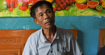 Người đàn ông lao xuống biển cứu 2 cháu nhỏ đang bị sóng đẩy ra xa