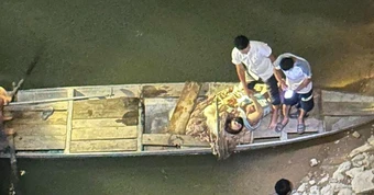 Người đàn ông lao xuống sông cứu hai mẹ con nhảy cầu ở Nghệ An