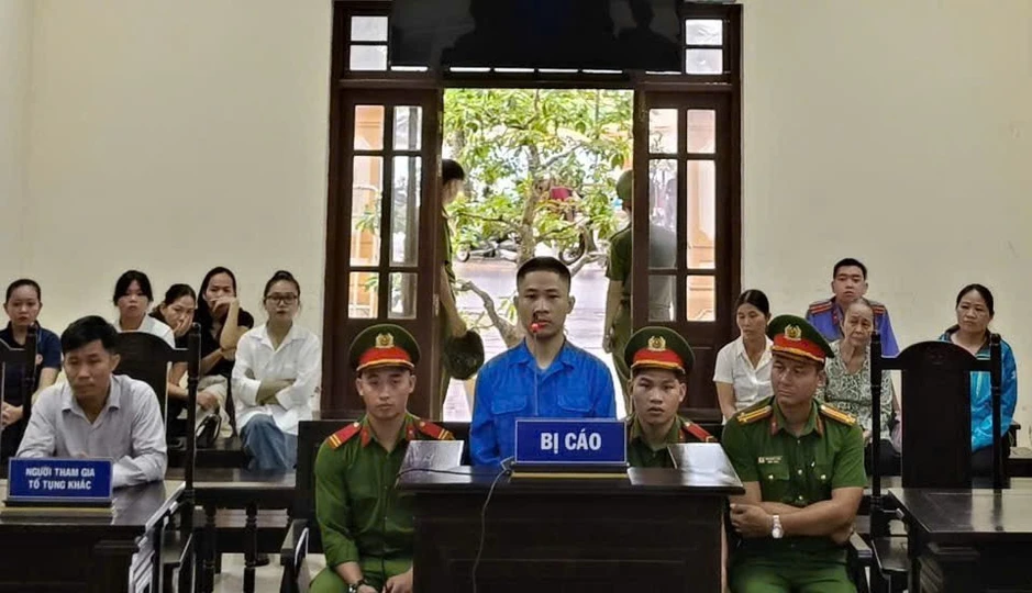 Người đàn ông lĩnh án tù vì chiếm giữ gần 500 triệu chuyển nhầm Người đàn ông lĩnh án tù vì chiếm giữ gần 500 triệu chuyển nhầm