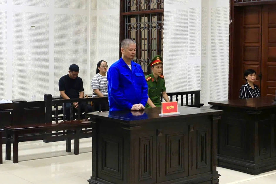 Người đàn ông mua thuốc diệt chuột hiệu 'Mèo đen', bỏ vào cháo để đầu độc vợ Người đàn ông mua thuốc diệt chuột hiệu 'Mèo đen', bỏ vào cháo để đầu độc vợ