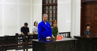 Người đàn ông mua thuốc diệt chuột hiệu 'Mèo đen', bỏ vào cháo để đầu độc vợ