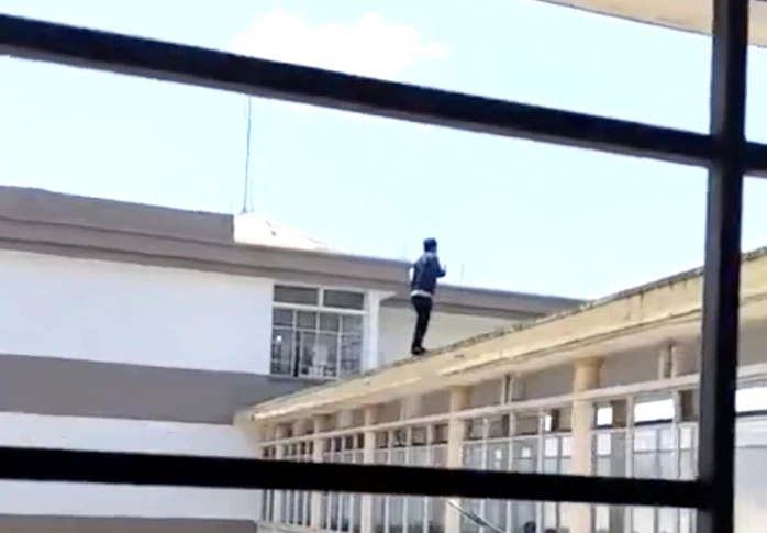 Người đàn ông nhảy từ bệnh viện Gia Lai sau cuộc điện thọai bất ngờ Người đàn ông nhảy từ bệnh viện Gia Lai sau cuộc điện thọai bất ngờ