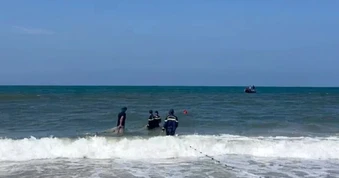 Người đàn ông ở Hà Nội mất tích sau nỗ lực cứu con trai bị sóng biển cuốn