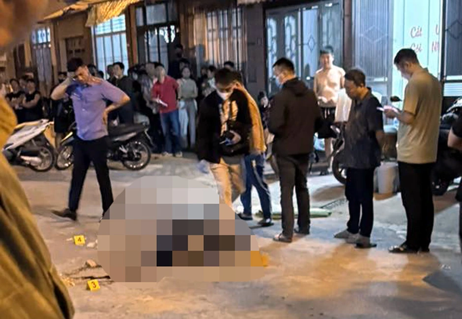 Người đàn ông ở Hà Nội rơi từ tầng thượng, tử vong trong đêm Người đàn ông ở Hà Nội rơi từ tầng thượng, tử vong trong đêm