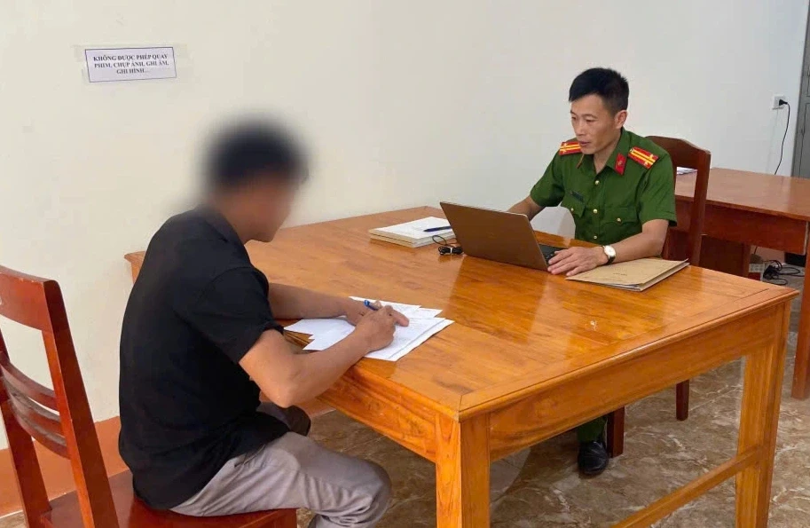 Người đàn ông ở Lào Cai bị phạt 7,5 triệu đồng vì tát vợ Người đàn ông ở Lào Cai bị phạt 7,5 triệu đồng vì tát vợ