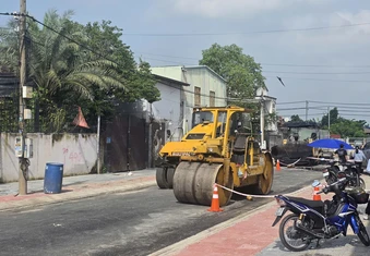 Người đàn ông ở TP.HCM bị xe lu cán tử vong khi thi công làm đường